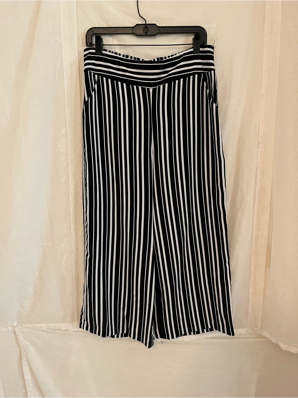 Joseph Ribkoff Black & White Vertical-Stripe Cropped Wide-Leg Pants